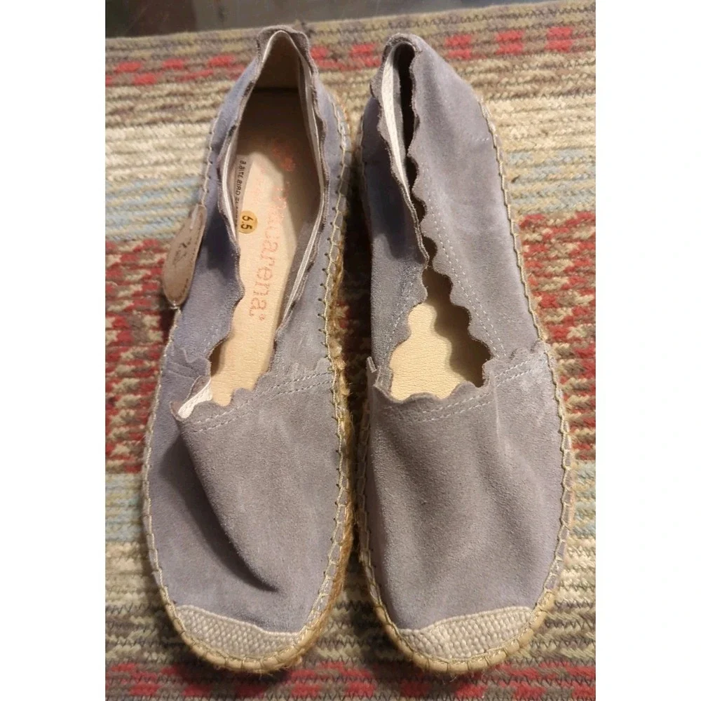 Macarena NWOB Gray Suede Scalloped Espadrille Shoe 37 US 6.5 Jute Hand Sewn Grey